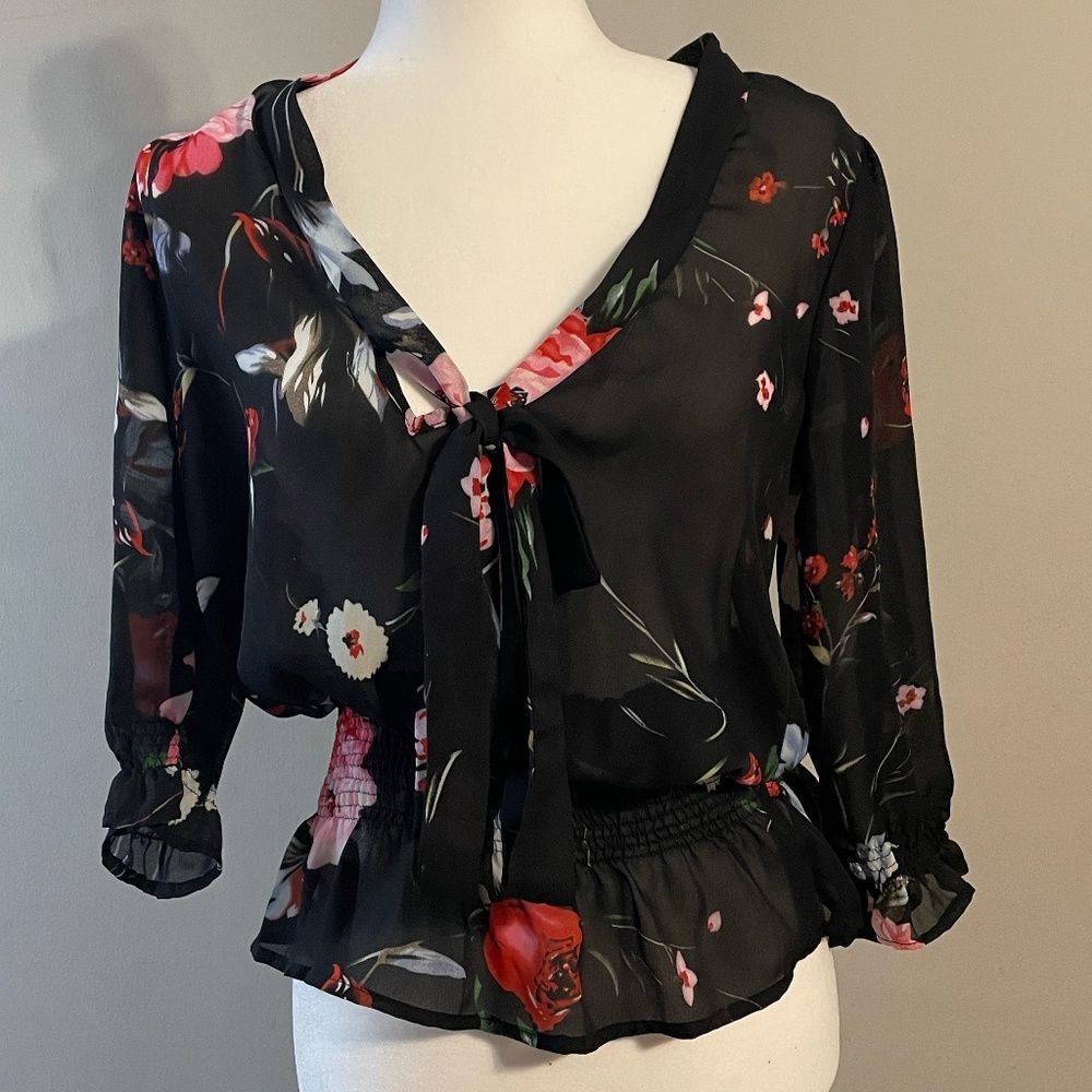 🌹🌺 Floral Blouse 🌺🌹 - Picture 7 of 10